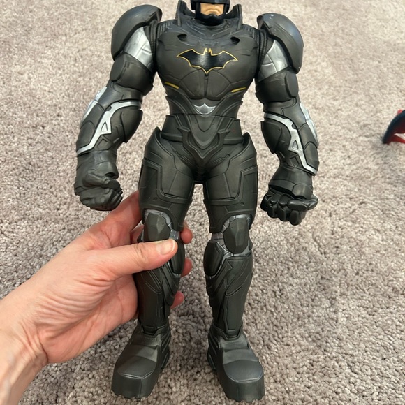 Batman Plastic Action Figure - Picture 2 of 3